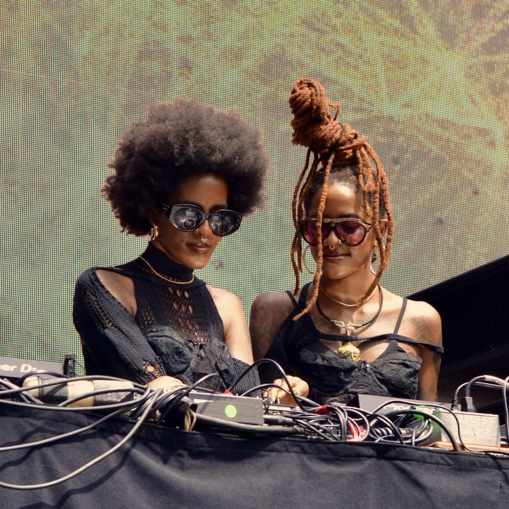 Coco & Breezy